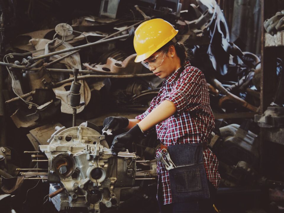 Maintenance d'une machine en atelier industriel